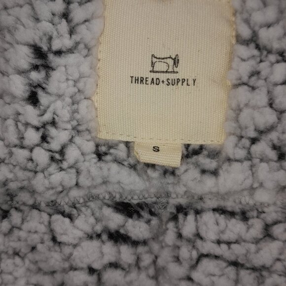 Thread & Supply Fuzzy Vest zip up size small in white and grey - Picture 8 of 8